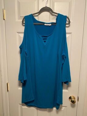 Avenue Teal Cold-Shoulder Tunic with Strappy V-Neck…size 26/28